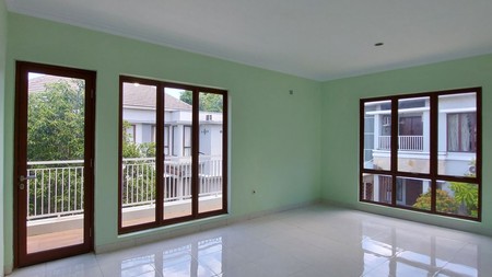 Rumah Hook Siap Huni Sudah Renovasi di Bintaro