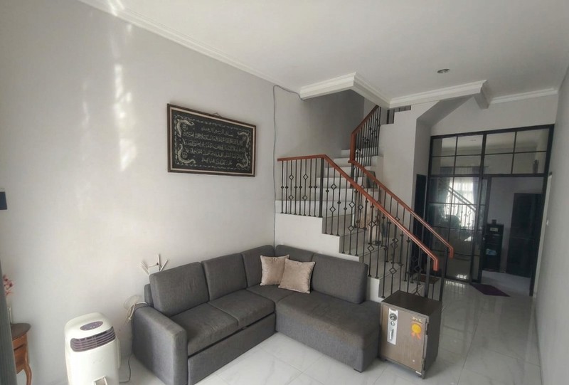 DIJUAL RUMAH 2 LANTAI-VILLA MUTIARA INDAH-KALIMULYA-DEPOK