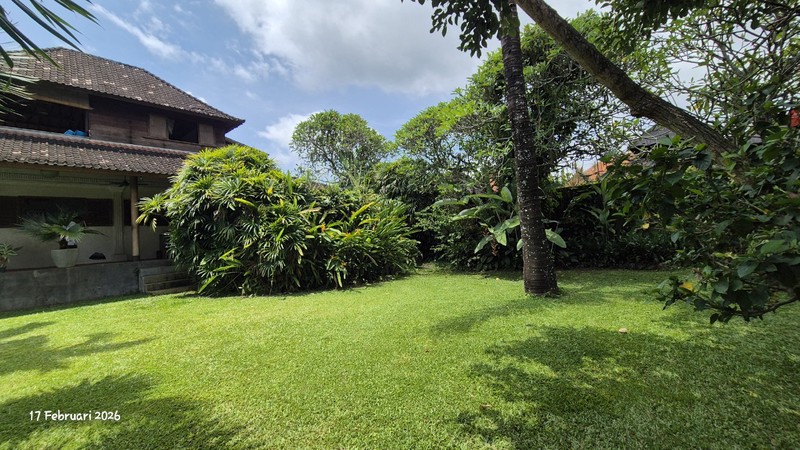 For Sale - 16.6 Are Land With House & Swimming Pool - Bona, Gianyar