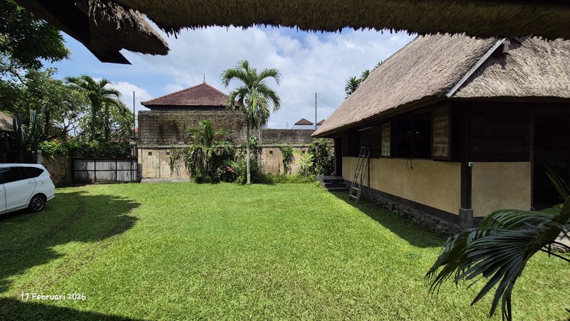 For Sale - 16.6 Are Land With House & Swimming Pool - Bona, Gianyar