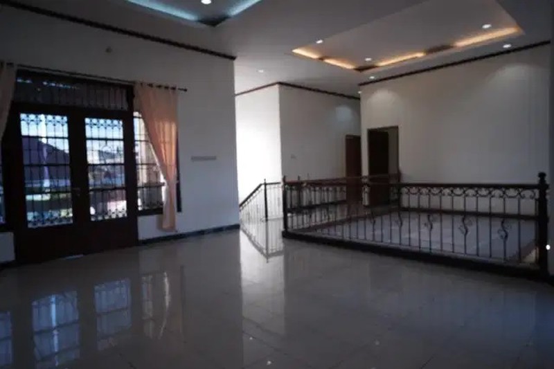 Jual Rumah Cantik 2 Lantai Margorejo Indah Surabaya Selatan