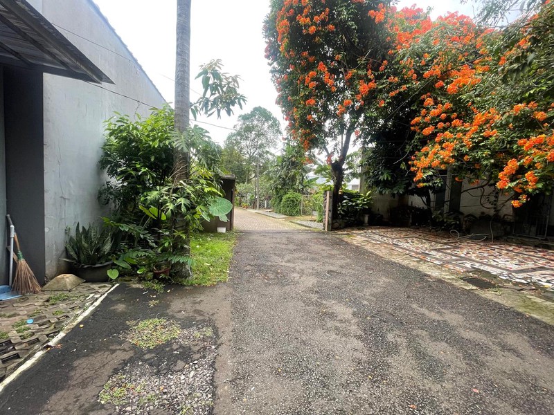 Rumah di Rempoa Ciputat  dengan Halaman Yang Luas