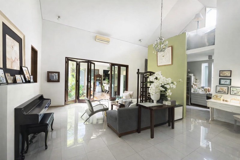 Rumah di Rempoa Ciputat  dengan Halaman Yang Luas