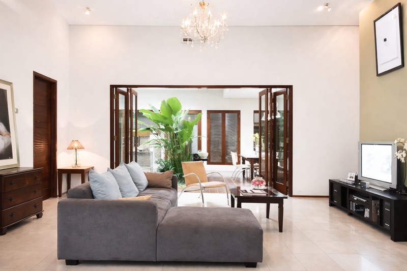 Rumah di Rempoa Ciputat  dengan Halaman Yang Luas