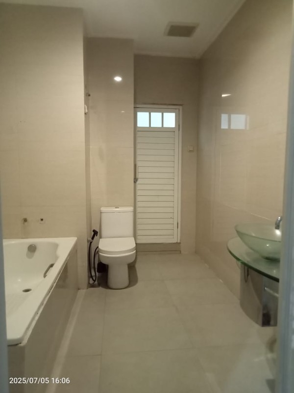 Dijual Rumah Mewah Siap Huni di Rungkut, Surabaya