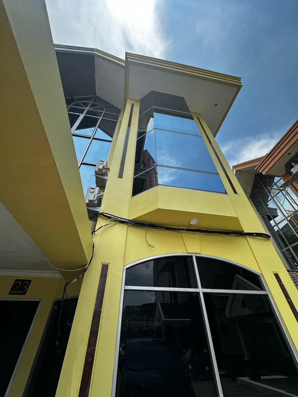 MURAH Rp.3 Milyaran Dijual Ruko Hr. Muhammad- Ruko Taman Beverly -Modern 3 Lantai Surabaya Barat Spesial Lebar 7 Meter- Parkiran Mobil Luas Dekat Sekolah Merlion, Pakuwon Mall, Akses Tol Satelit Cocok