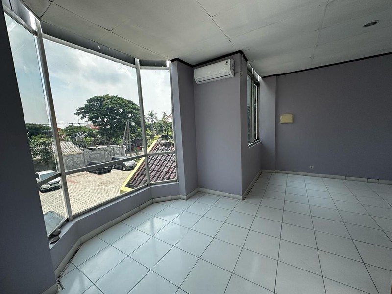 MURAH Rp.3 Milyaran Dijual Ruko Hr. Muhammad- Ruko Taman Beverly -Modern 3 Lantai Surabaya Barat Spesial Lebar 7 Meter- Parkiran Mobil Luas Dekat Sekolah Merlion, Pakuwon Mall, Akses Tol Satelit Cocok