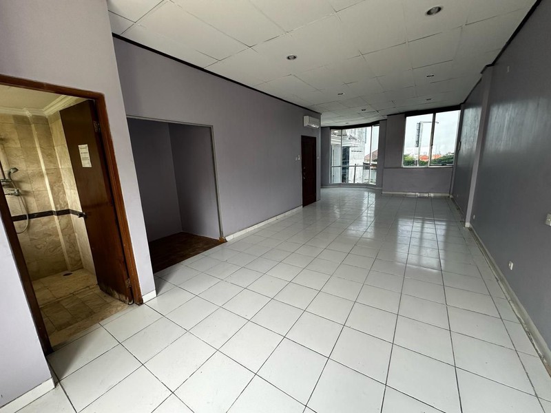 MURAH Rp.3 Milyaran Dijual Ruko Hr. Muhammad- Ruko Taman Beverly -Modern 3 Lantai Surabaya Barat Spesial Lebar 7 Meter- Parkiran Mobil Luas Dekat Sekolah Merlion, Pakuwon Mall, Akses Tol Satelit Cocok