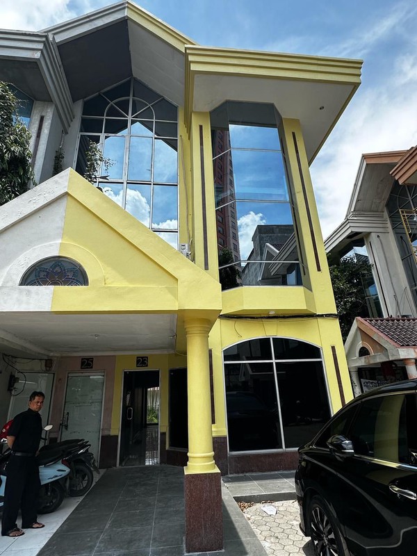 MURAH Rp.3 Milyaran Dijual Ruko Hr. Muhammad- Ruko Taman Beverly -Modern 3 Lantai Surabaya Barat Spesial Lebar 7 Meter- Parkiran Mobil Luas Dekat Sekolah Merlion, Pakuwon Mall, Akses Tol Satelit Cocok