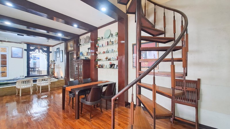 Rumah Mewah Elegan di Legenda Wisata Cibubur, dekat Kota Wisata