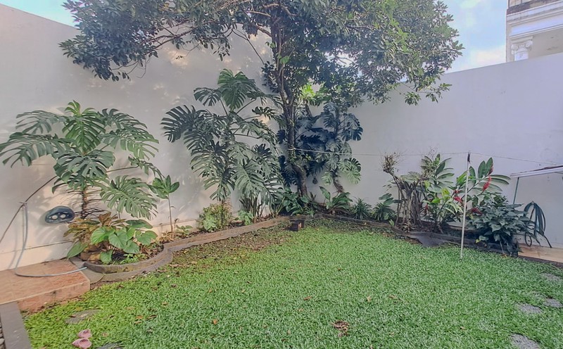 Rumah Mewah Elegan di Legenda Wisata Cibubur, dekat Kota Wisata