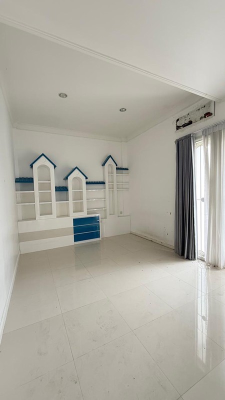 DIJUAL RUMAH MODERN 3 LANTAI ARAYA 1 GALAXY BUMI PERMAI SURABAYA TIMUR