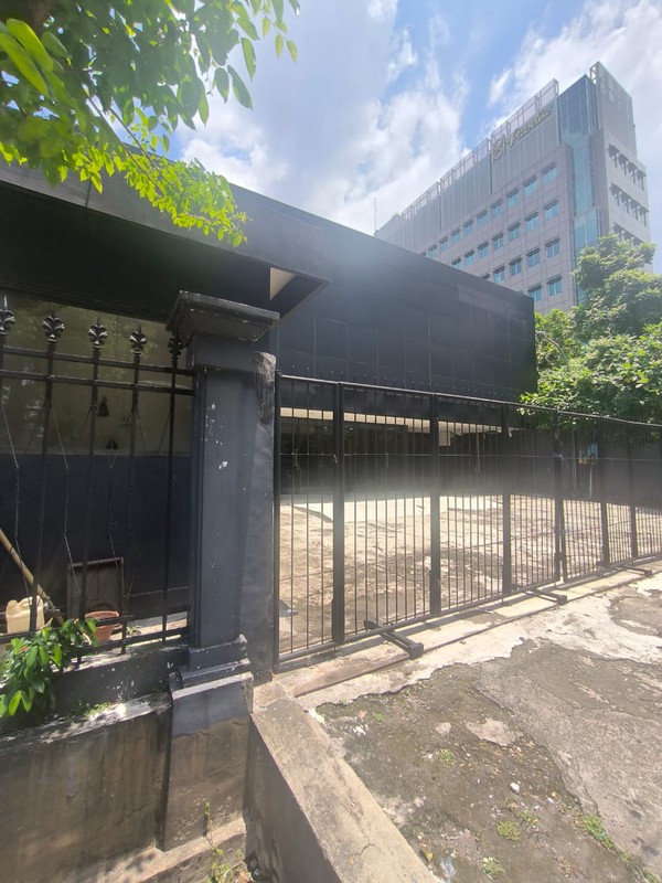 DIJUAL CEPAT BANGUNAN KOMERSIL  NOL JALAN RAYA DIPONEGORO SURABAYA PUSAT