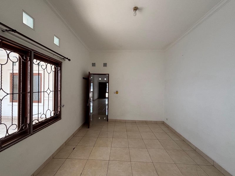 Flash Sale. Rumah standar Villa Melati Mas, Serpong