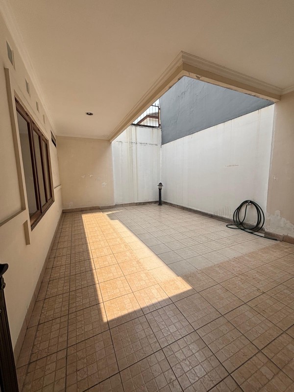 Flash Sale. Rumah standar Villa Melati Mas, Serpong