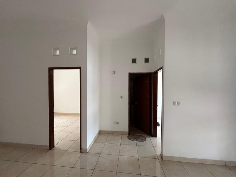 Flash Sale. Rumah standar Villa Melati Mas, Serpong