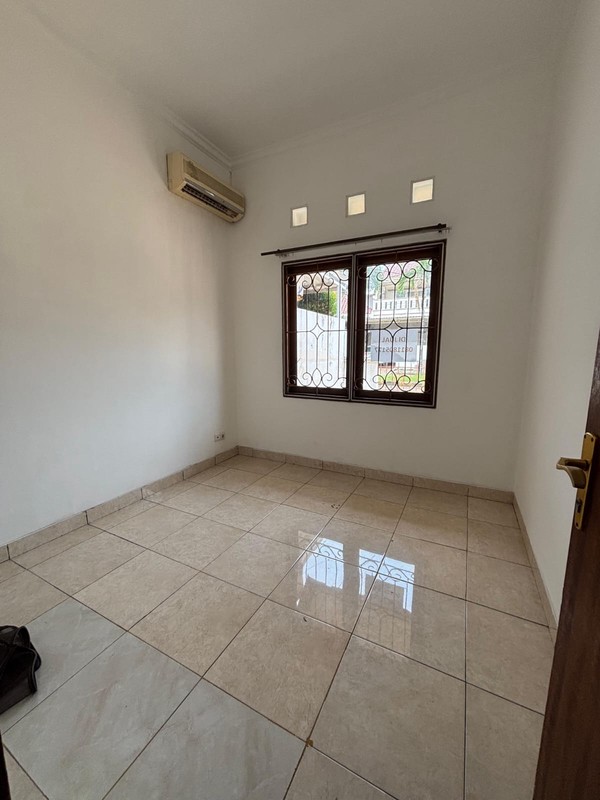 Flash Sale. Rumah standar Villa Melati Mas, Serpong