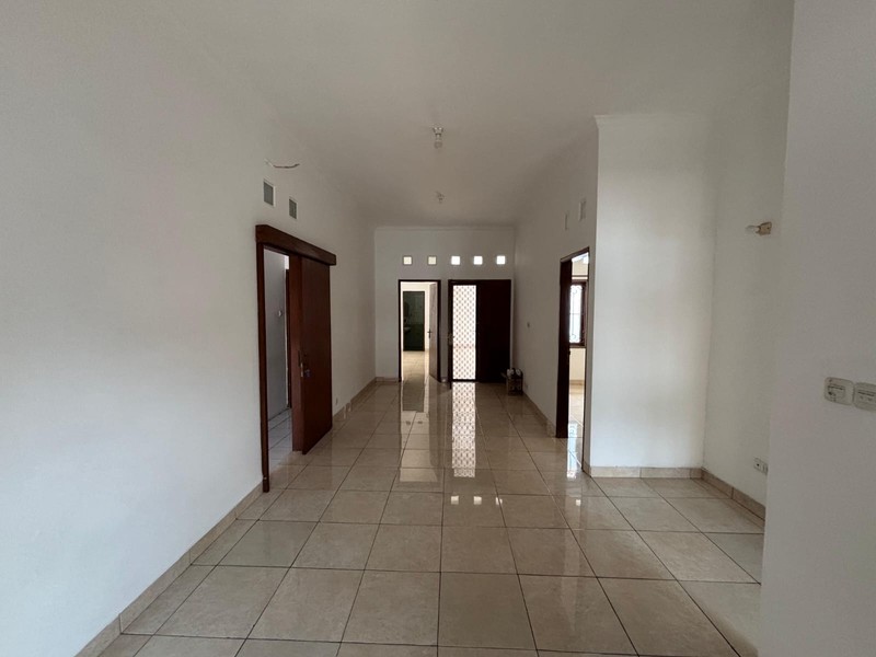 Flash Sale. Rumah standar Villa Melati Mas, Serpong