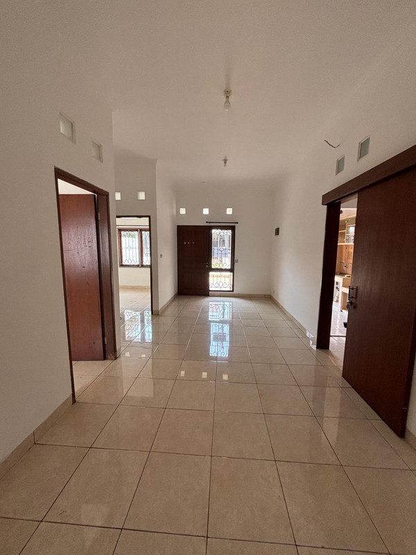 Flash Sale. Rumah standar Villa Melati Mas, Serpong