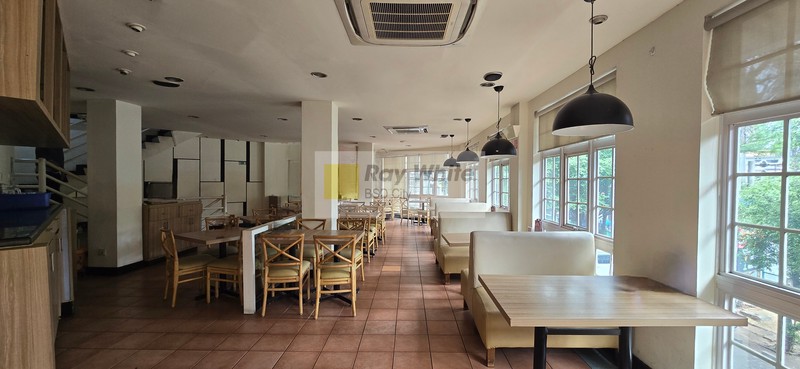 Ruko hadap Jalan raya Utama BSD, Facade lebar.