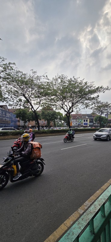 Ruko hadap Jalan raya Utama BSD, Facade lebar.