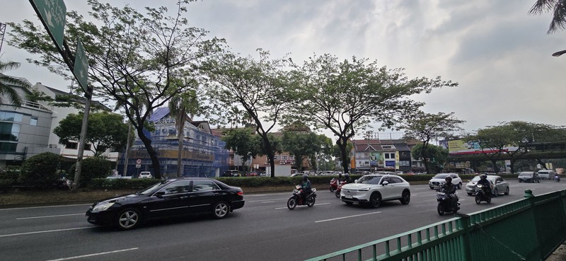Ruko hadap Jalan raya Utama BSD, Facade lebar.