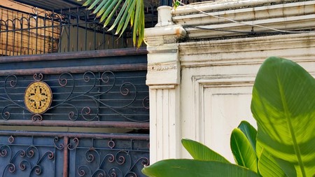 Rumah hoek desain klasik di Kelapa Sawit Raya, Kelapa Gading