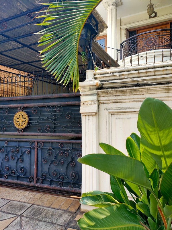 Rumah hoek desain klasik di Kelapa Sawit Raya, Kelapa Gading