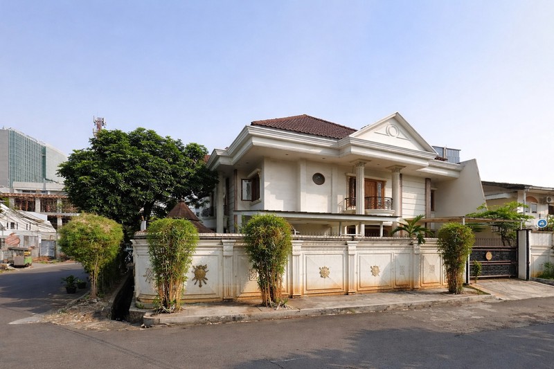 Rumah hoek desain klasik di Kelapa Sawit Raya, Kelapa Gading