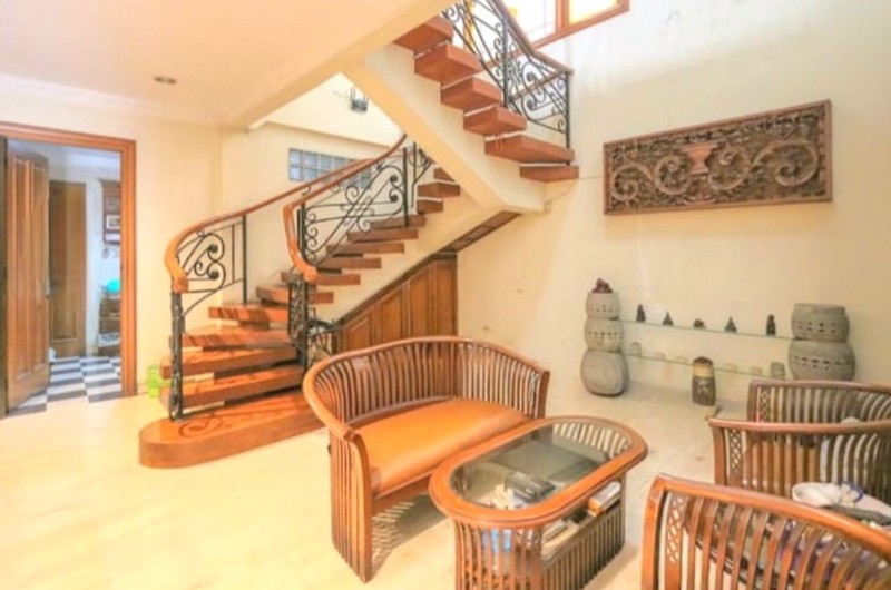 Rumah hoek desain klasik di Kelapa Sawit Raya, Kelapa Gading