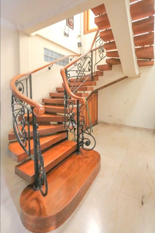 Rumah hoek desain klasik di Kelapa Sawit Raya, Kelapa Gading