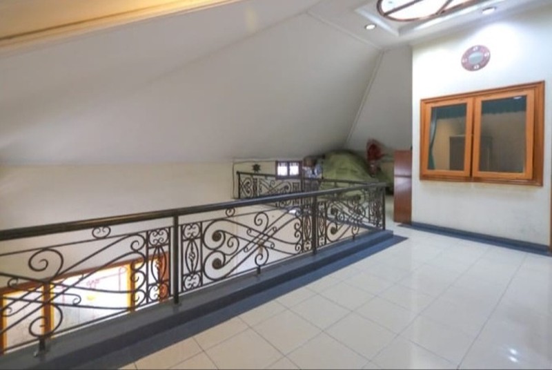 Rumah hoek desain klasik di Kelapa Sawit Raya, Kelapa Gading