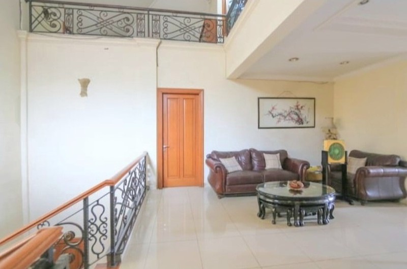 Rumah hoek desain klasik di Kelapa Sawit Raya, Kelapa Gading