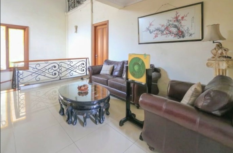 Rumah hoek desain klasik di Kelapa Sawit Raya, Kelapa Gading