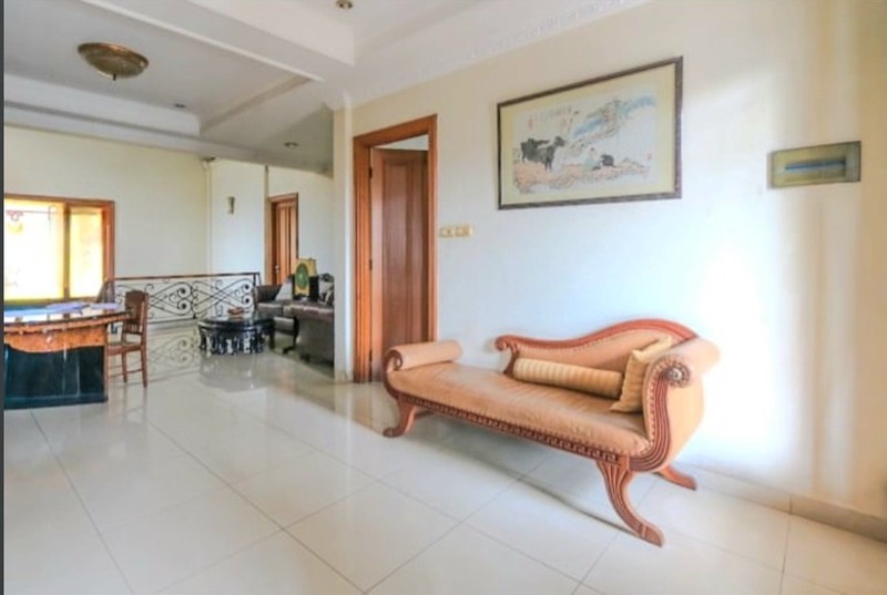 Rumah hoek desain klasik di Kelapa Sawit Raya, Kelapa Gading