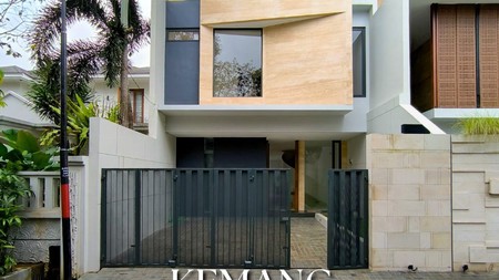 Rumah Baru Baru Desain Minimalis Di Lengkapi Pool Di Kemang, Jaksel