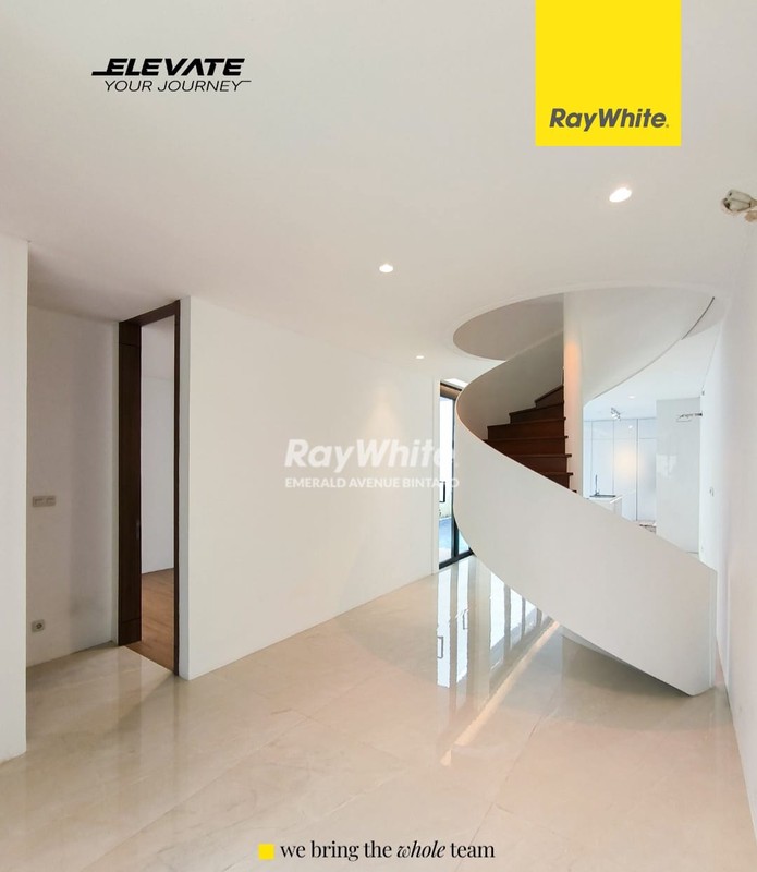 Rumah Baru Baru Desain Minimalis Di Lengkapi Pool Di Kemang, Jaksel