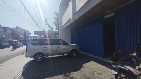 Disewakan Ruang Usaha Strategis 2 Lantai di Jl. Godean Sleman Luas & Siap Pakai, Nogotirto, Gamping, Sleman