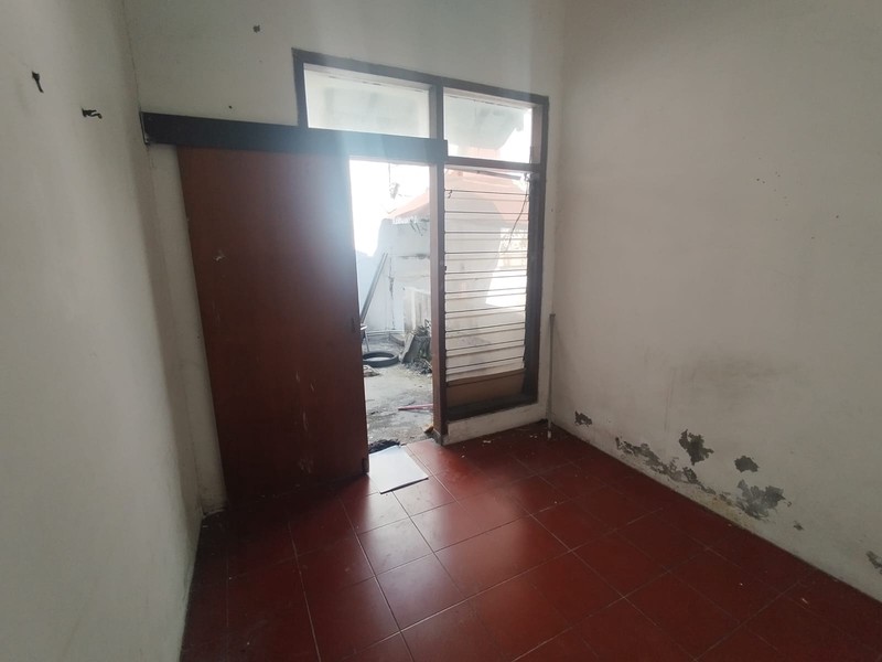 Disewakan Ruang Usaha Strategis 2 Lantai di Jl. Godean Sleman Luas & Siap Pakai, Nogotirto, Gamping, Sleman