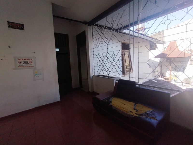 Disewakan Ruang Usaha Strategis 2 Lantai di Jl. Godean Sleman Luas & Siap Pakai, Nogotirto, Gamping, Sleman