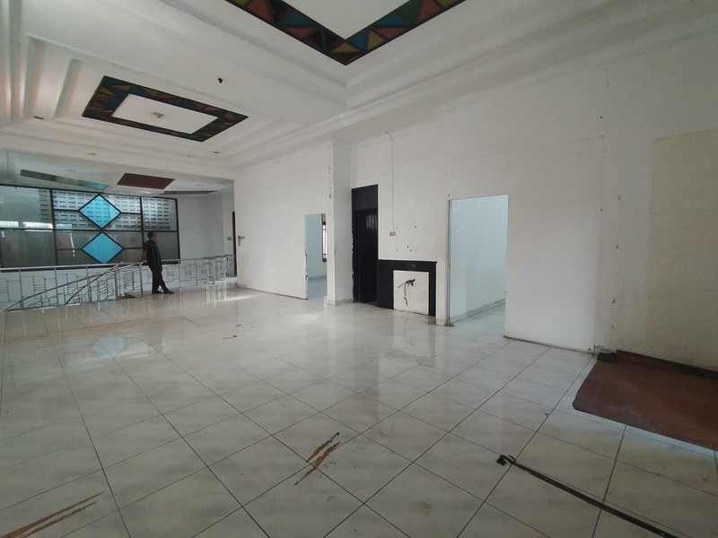 Disewakan Ruang Usaha Strategis 2 Lantai di Jl. Godean Sleman Luas & Siap Pakai, Nogotirto, Gamping, Sleman