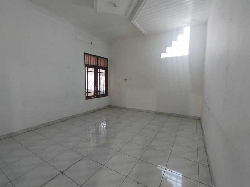 Disewakan Ruang Usaha Strategis 2 Lantai di Jl. Godean Sleman Luas & Siap Pakai, Nogotirto, Gamping, Sleman