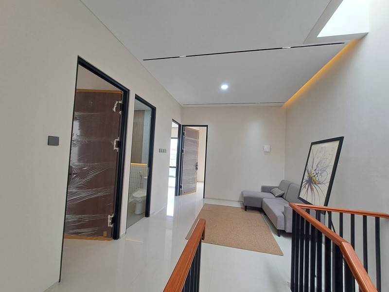 Rumah di Nusa Loka BSD City akses mudah ke Vireya Tanakayu Ciater