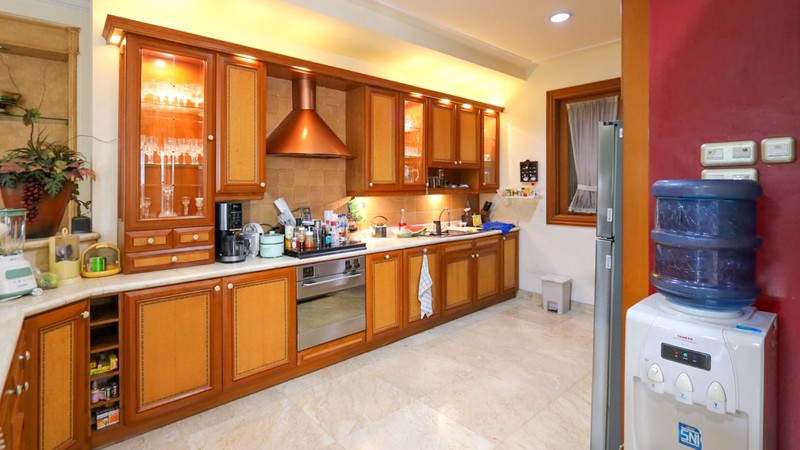 Rumah Mewah di Pondok Indah - Lokasi Elite, Akses Mudah ke Kebayoran Baru & Sekitarnya!