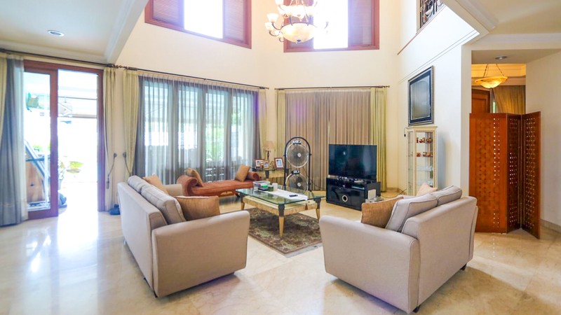 Rumah Mewah di Pondok Indah - Lokasi Elite, Akses Mudah ke Kebayoran Baru & Sekitarnya!