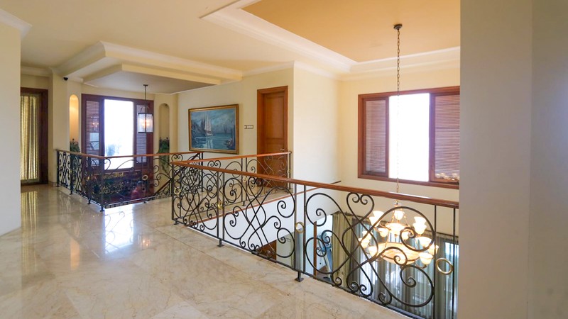 Rumah Mewah di Pondok Indah - Lokasi Elite, Akses Mudah ke Kebayoran Baru & Sekitarnya!