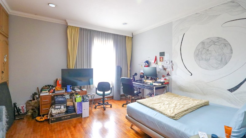 Rumah Mewah di Pondok Indah - Lokasi Elite, Akses Mudah ke Kebayoran Baru & Sekitarnya!