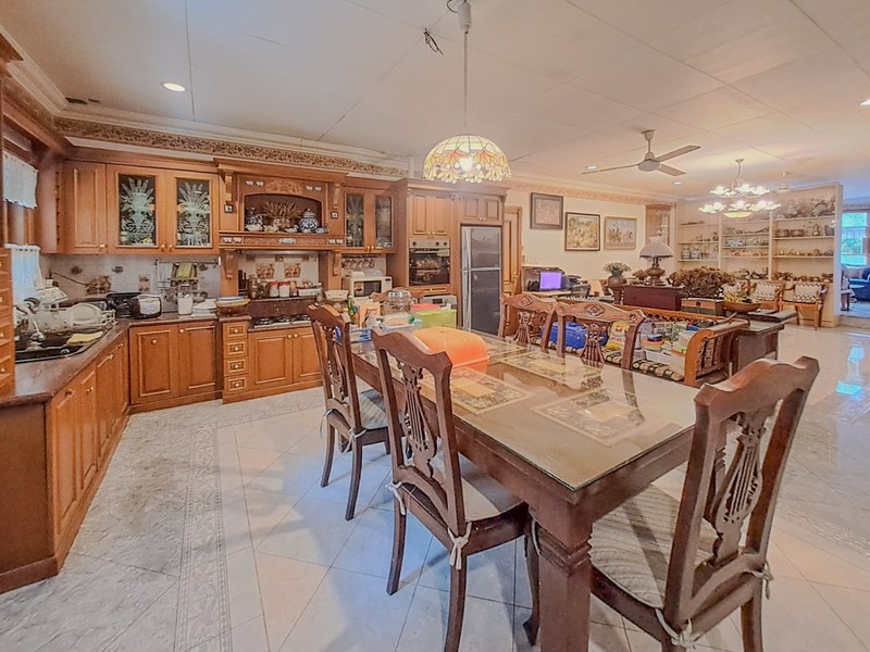 Rumah Mewah Pondok Indah - Lokasi Elite Dekat Cipete, Kemang & Akses Mudah ke Jagakarsa!