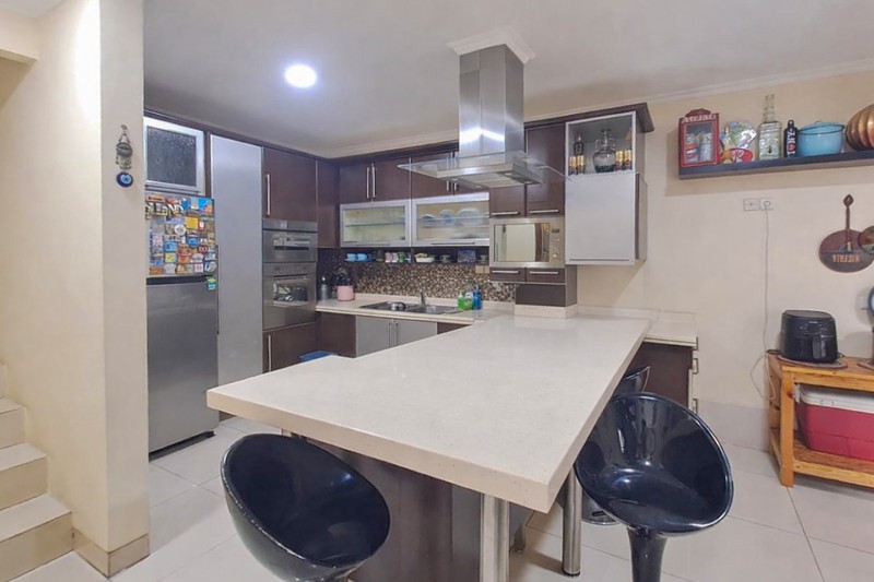 Rumah Mewah Elegan di Legenda Wisata Cibubur, dekat Kota Wisata