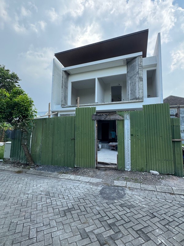 Dijual Rumah Baru Woodland Citraland Surabaya Barat - New Modern 4+1 Kamar Tidur dekat Universitas Ciputra ,  Pasar Modern Citraland, Ciputra Hospital